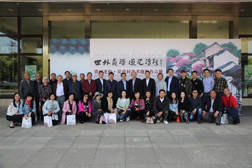 “青村老街、吳房村”上海美術家中國畫與攝影作品展開幕式于五月九日上午十點鐘在奉賢區(qū)圖書館舉行